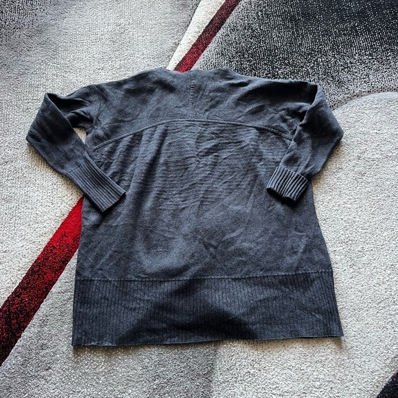 Lululemon Athletica Still Lotus Wrap Reversible Gray Cardigan - Picture 6 of 6